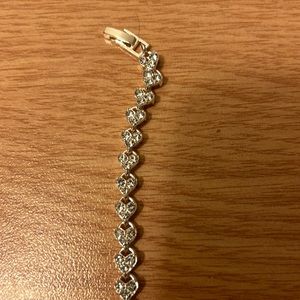 Heart bracket brand new never worn great gifts for anyone